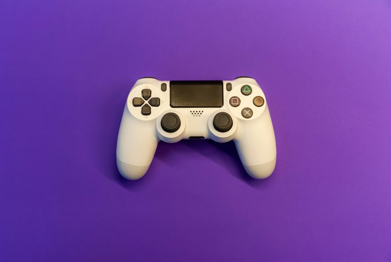 The Ultimate Guide to Game Controllers: Choosing the Best One for Your Gaming Needs